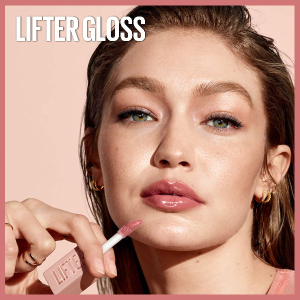 Lifter Gloss Lip Gloss Makeup with Hyaluronic Acid for smooth and hydrated lips - Model